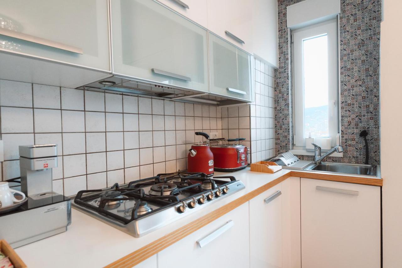 San Giusto Elegante Bilocale Con Balcone E Vista Apartment Trieste Exterior photo