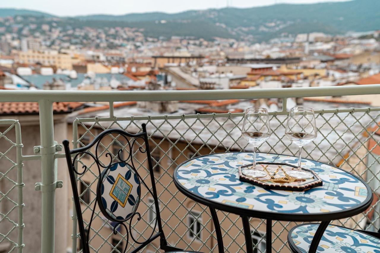 San Giusto Elegante Bilocale Con Balcone E Vista Apartment Trieste Exterior photo