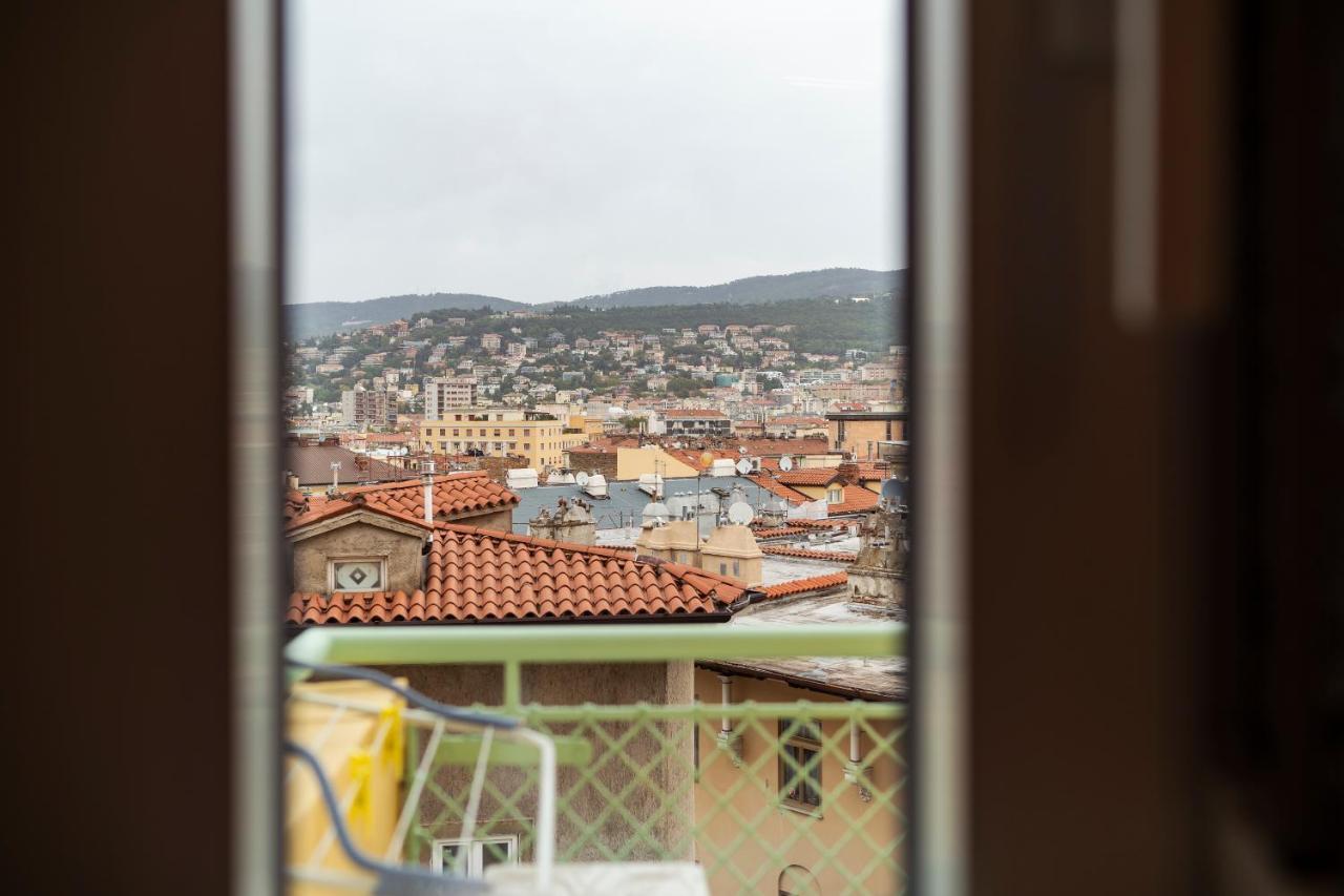 San Giusto Elegante Bilocale Con Balcone E Vista Apartment Trieste Exterior photo