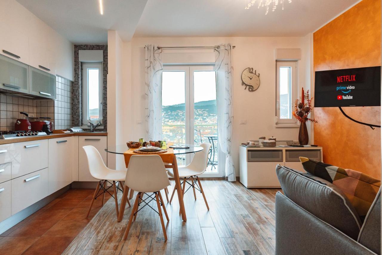 San Giusto Elegante Bilocale Con Balcone E Vista Apartment Trieste Exterior photo